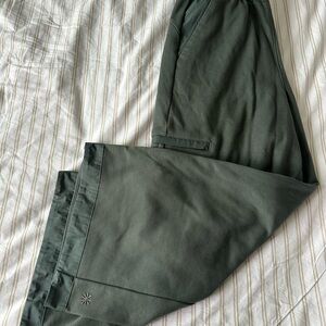 Athleta Women’s Sweat Cargo Cropped Pants in Army Green -